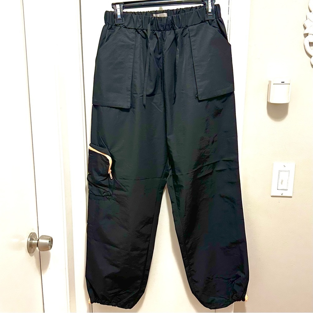 ASOS Windbreaker Cargo Pants Women’s 6 Black Zipper Pocket Drawstring Hem NWT